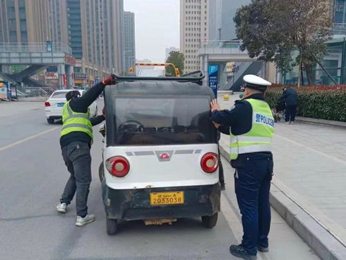 駐馬店市區(qū)多輛三輪、四輪電動(dòng)車(chē)被拖走，交警發(fā)布重要道路機(jī)動(dòng)車(chē)輛生產(chǎn)提醒